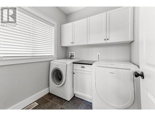 337 Providence Avenue, Kelowna, BC - Indoor Photo Showing Laundry Room