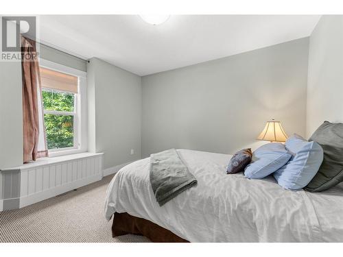 337 Providence Avenue, Kelowna, BC - Indoor Photo Showing Bedroom