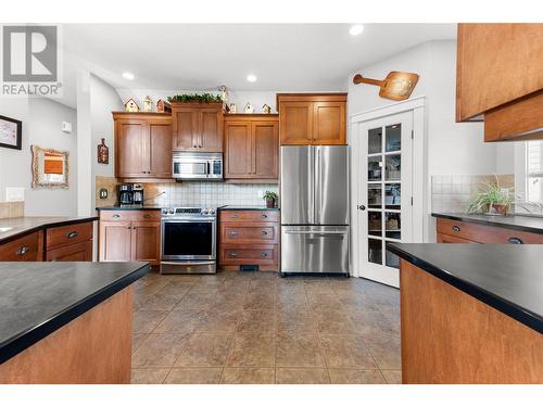 337 Providence Avenue, Kelowna, BC - Indoor Photo Showing Kitchen
