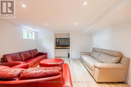 865 Adams Road, Innisfil, ON - Indoor Photo Showing Living Room