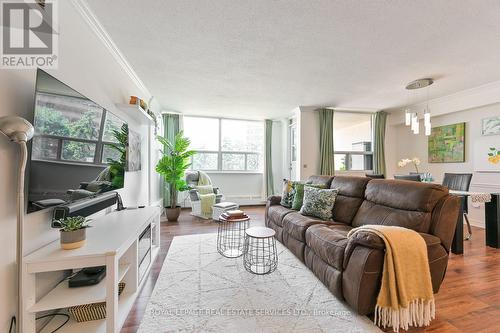 214 - 451 The West Mall, Toronto, ON - Indoor Photo Showing Living Room