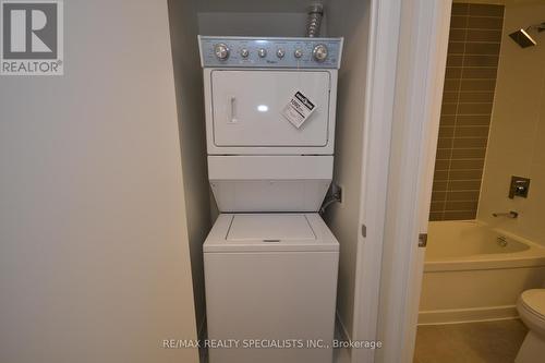 4104 - 510 Curran Place, Mississauga, ON - Indoor Photo Showing Laundry Room
