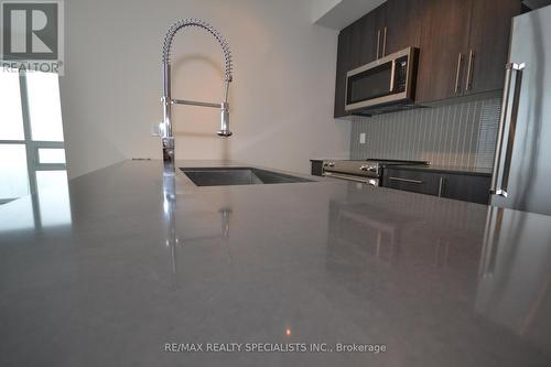 4104 - 510 Curran Place, Mississauga, ON - Indoor Photo Showing Kitchen