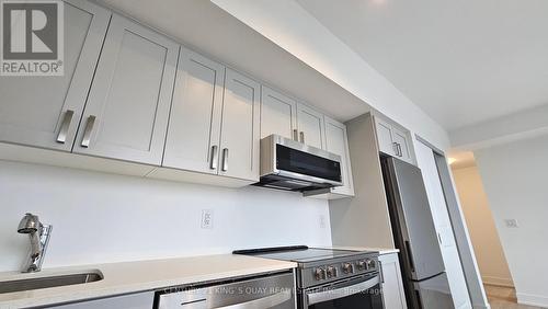 901 - 1063 Douglas Mccurdy Common E, Mississauga (Port Credit), ON - Indoor Photo Showing Kitchen