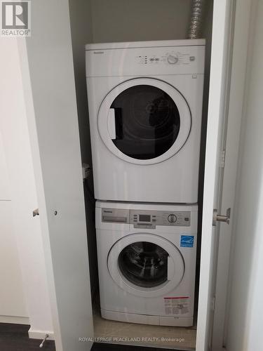 4004 - 5 St Joseph Street, Toronto (Bay Street Corridor), ON - Indoor Photo Showing Laundry Room