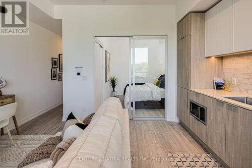 820 - 2020 Bathurst Street, Toronto, ON - Indoor Photo Showing Kitchen