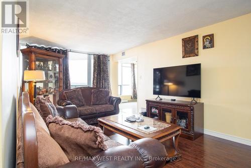 912 - 4725 Sheppard Avenue E, Toronto, ON - Indoor Photo Showing Living Room