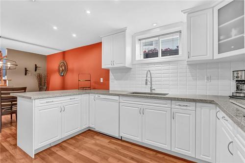 34 Penfold Court, Mount Hope, ON - Indoor Photo Showing Kitchen