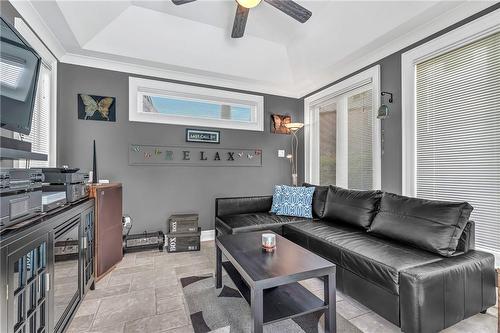 34 Penfold Court, Mount Hope, ON - Indoor Photo Showing Living Room
