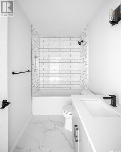 115 Woolf Bend, Saskatoon, SK - Indoor Photo Showing Bathroom
