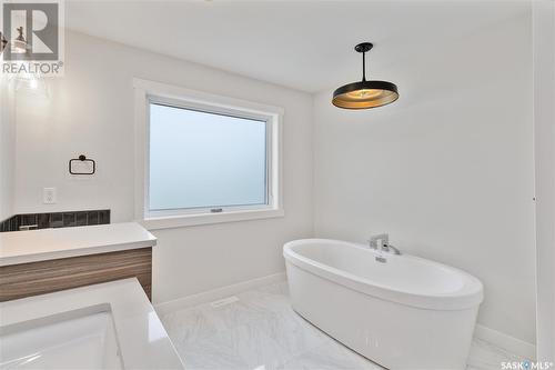 115 Woolf Bend, Saskatoon, SK - Indoor Photo Showing Bathroom