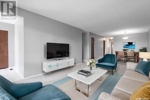2835 Pasqua Street, Regina, SK - Indoor Photo Showing Living Room