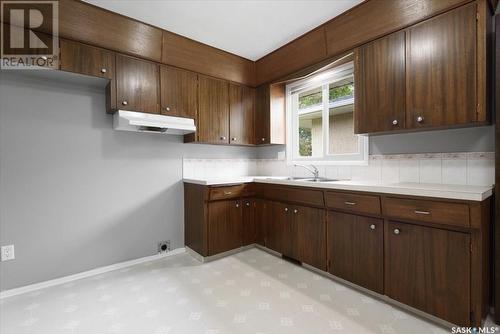 2835 Pasqua Street, Regina, SK - Indoor Photo Showing Kitchen With Double Sink