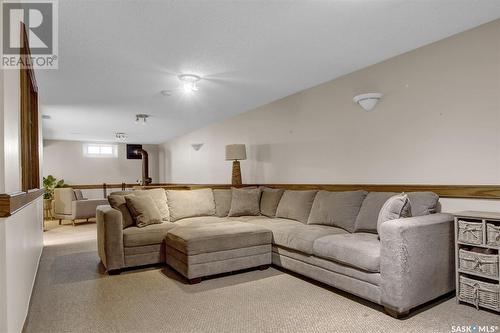 330 Rodenbush Drive, Regina, SK - Indoor Photo Showing Living Room
