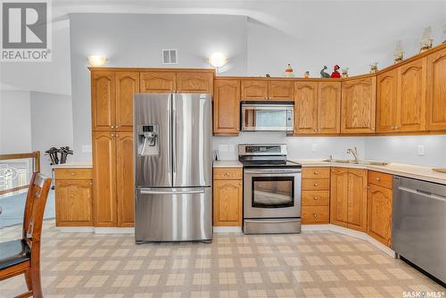 823 Coppermine Crescent, Saskatoon, SK - Indoor Photo Showing Kitchen With Stainless Steel Kitchen