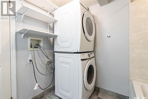 823 Coppermine Crescent, Saskatoon, SK - Indoor Photo Showing Laundry Room
