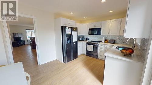 11419 96A Street, Fort St. John, BC - Indoor Photo Showing Kitchen