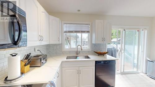 11419 96A Street, Fort St. John, BC - Indoor Photo Showing Kitchen