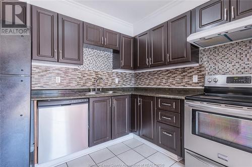 7 Randolf Crescent, Chatham, ON - Indoor Photo Showing Kitchen With Double Sink