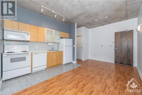 383 Cumberland Street Unit#411, Ottawa, ON - Indoor Photo Showing Kitchen