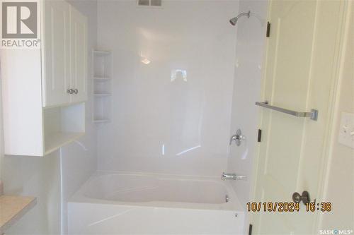 4918 Marigold Drive, Regina, SK - Indoor Photo Showing Bathroom