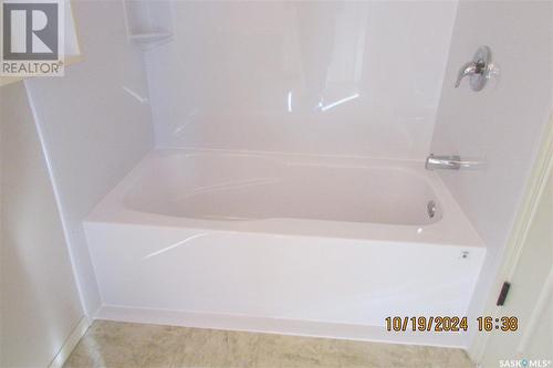 4918 Marigold Drive, Regina, SK - Indoor Photo Showing Bathroom