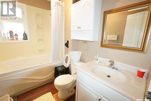 838 Retallack Street, Regina, SK - Indoor Photo Showing Bathroom