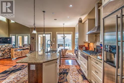 304 Cordon Place, Vernon, BC - Indoor Photo Showing Kitchen With Stainless Steel Kitchen With Double Sink With Upgraded Kitchen