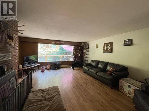 550 Strathmore Avenue, Greenwood, BC - Indoor Photo Showing Living Room