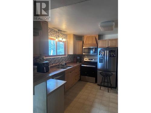 550 Strathmore Avenue, Greenwood, BC - Indoor Photo Showing Kitchen With Double Sink