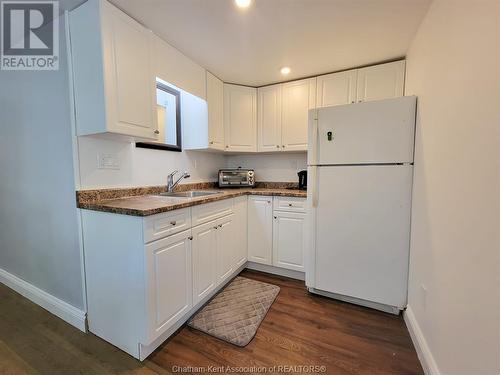 39 Chippewa Drive, Chatham, ON - Indoor Photo Showing Kitchen