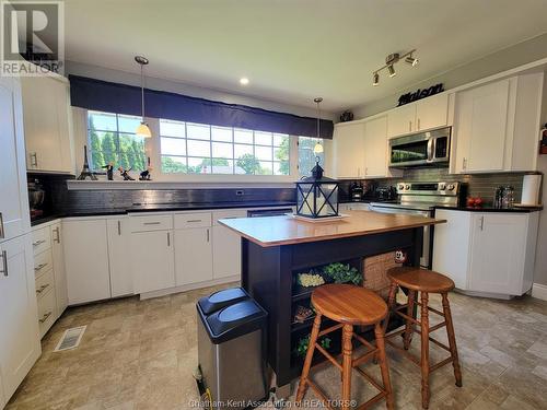39 Chippewa Drive, Chatham, ON - Indoor Photo Showing Kitchen