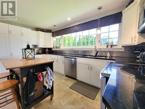 39 Chippewa Drive, Chatham, ON - Indoor Photo Showing Kitchen With Double Sink