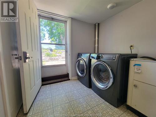 39 Chippewa Drive, Chatham, ON - Indoor Photo Showing Laundry Room