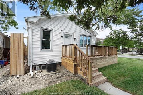 390 Hyde Street, Windsor, ON - Outdoor With Deck Patio Veranda