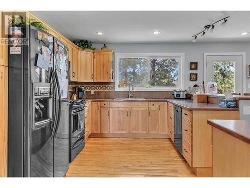 2130 Peters Road, West Kelowna, BC - Indoor Photo Showing Kitchen