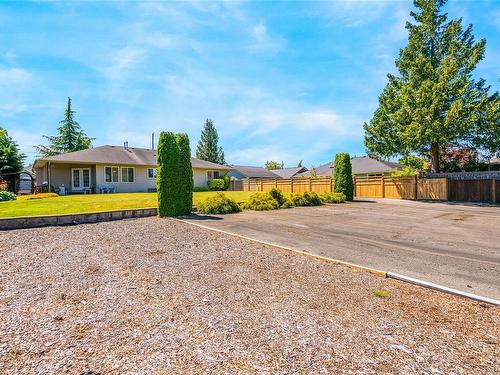 1067 Yellowbrick Rd, Parksville, BC 