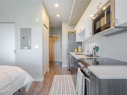 406-767 Tyee Rd, Victoria, BC - Indoor Photo Showing Kitchen