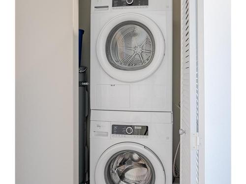 406-767 Tyee Rd, Victoria, BC - Indoor Photo Showing Laundry Room