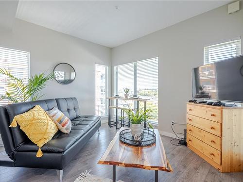 406-767 Tyee Rd, Victoria, BC - Indoor Photo Showing Living Room