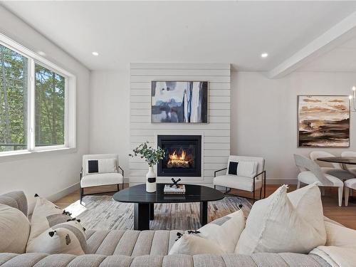 1530 Marble Pl, Langford, BC - Indoor Photo Showing Dining Room