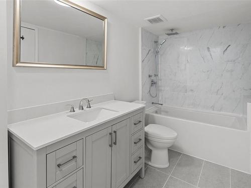 306-1012 Collinson St, Victoria, BC - Indoor Photo Showing Bathroom