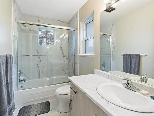 1394/1396 Graham Cres, Nanaimo, BC - Indoor Photo Showing Bathroom