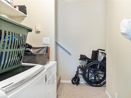 1394/1396 Graham Cres, Nanaimo, BC - Indoor Photo Showing Laundry Room