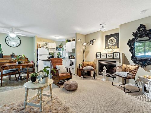 1394/1396 Graham Cres, Nanaimo, BC - Indoor Photo Showing Living Room