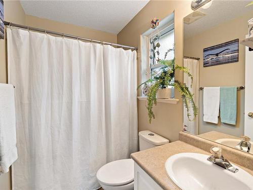 1394/1396 Graham Cres, Nanaimo, BC - Indoor Photo Showing Bathroom