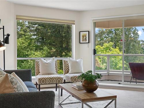 2175-2600 Ferguson Rd, Central Saanich, BC - Indoor Photo Showing Living Room