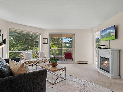2175-2600 Ferguson Rd, Central Saanich, BC - Indoor Photo Showing Living Room With Fireplace