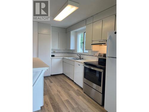 5319 44 Street, Fort Nelson, BC - Indoor Photo Showing Kitchen With Double Sink