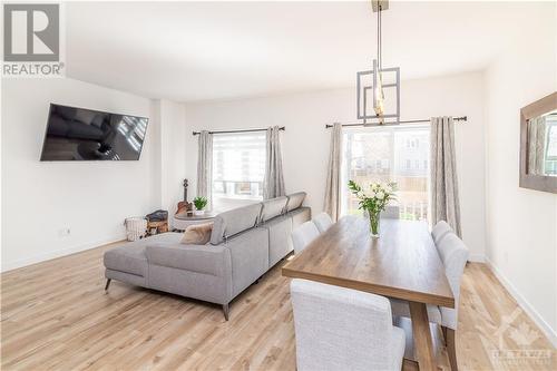 310 Hazel Crescent, Limoges, ON - Indoor Photo Showing Living Room